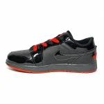 نایک ایر جردن ۱ لو مشکی قرمز نمای چپ